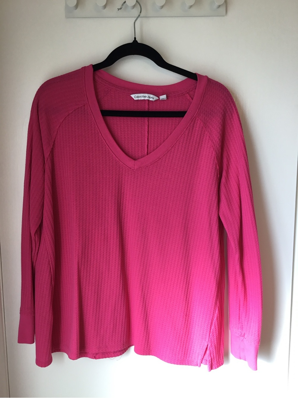 Calvin Klein Jeans Bright Pink V-Neck Long Sleeve Top size XL